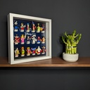 Displayrahmen für LEGO® Minifiguren Serie Disney 100 - Motiv 2 - Ambient