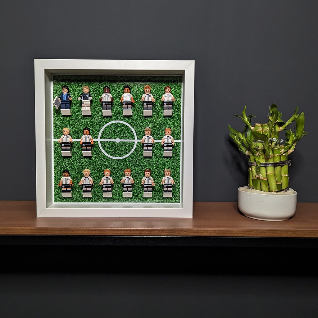 Displayrahmen für LEGO® Minifiguren Serie DFB - Die Mannschaft - Ambient Front
